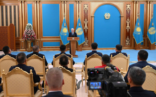 مەملەكەت باسشىسى: قۇتقارۋشى ەلىمىزدەگى ەڭ بەدەلدى ماماندىقتىڭ بىرىنە اينالۋعا ءتيىس