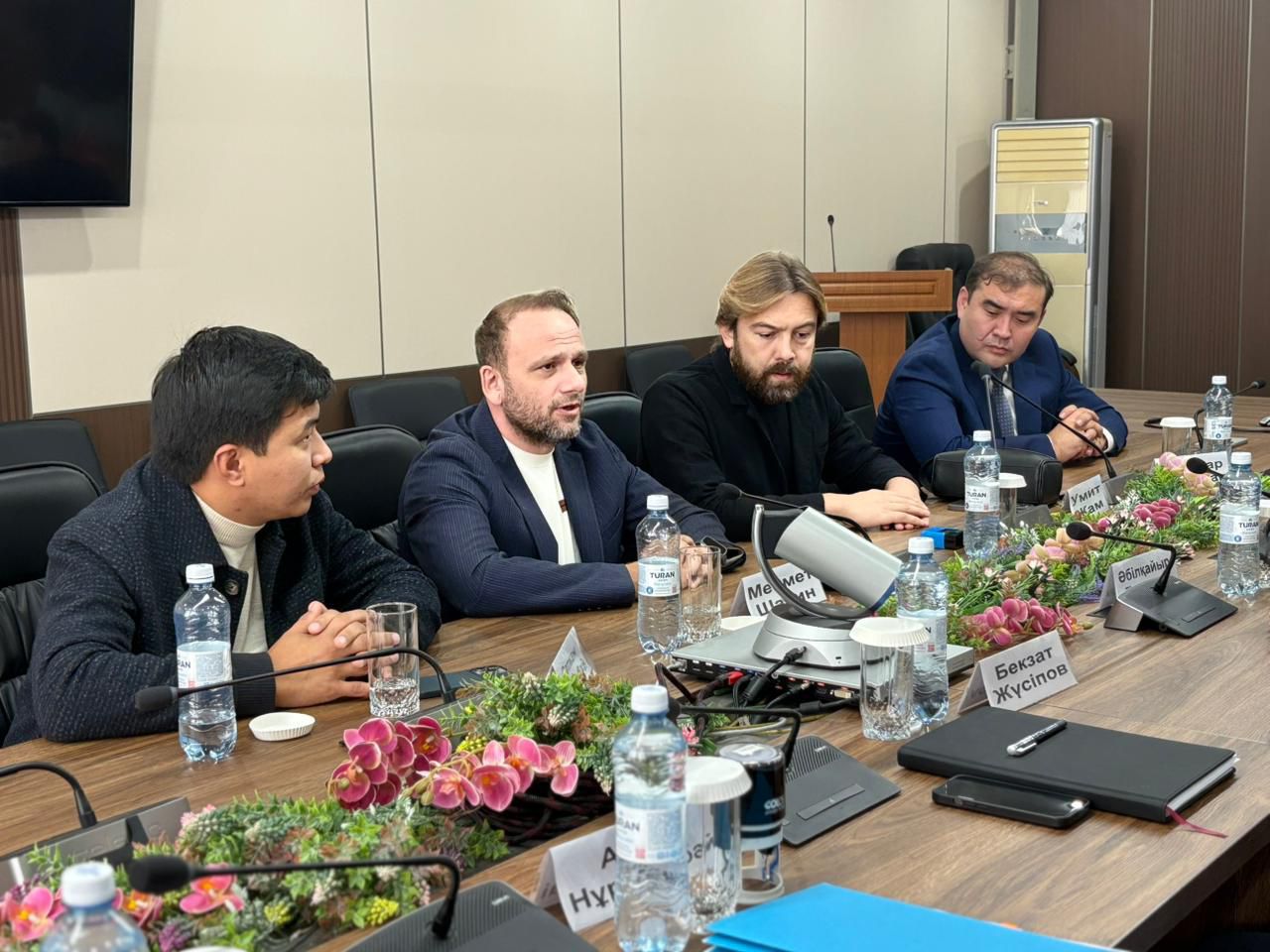 تۇركيانىڭ دارىگەرلەرى اقتاۋلىقتارعا تەگىن مەديتسينالىق كەڭەس بەرەدى