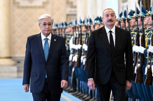 ق.توقاەۆ ازەربايجان پرەزيدەنتىن اقوردادا قارسى الدى