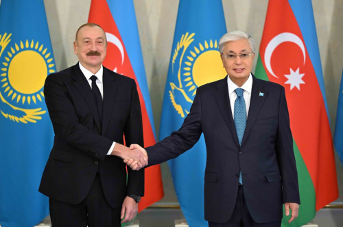مەملەكەت باسشىسى ازەربايجان پرەزيدەنتىمەن كەلىسسوز جۇرگىزدى