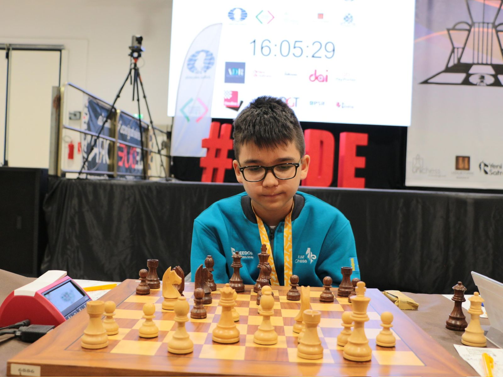 قورجىندا –  ءۇش جۇلدە