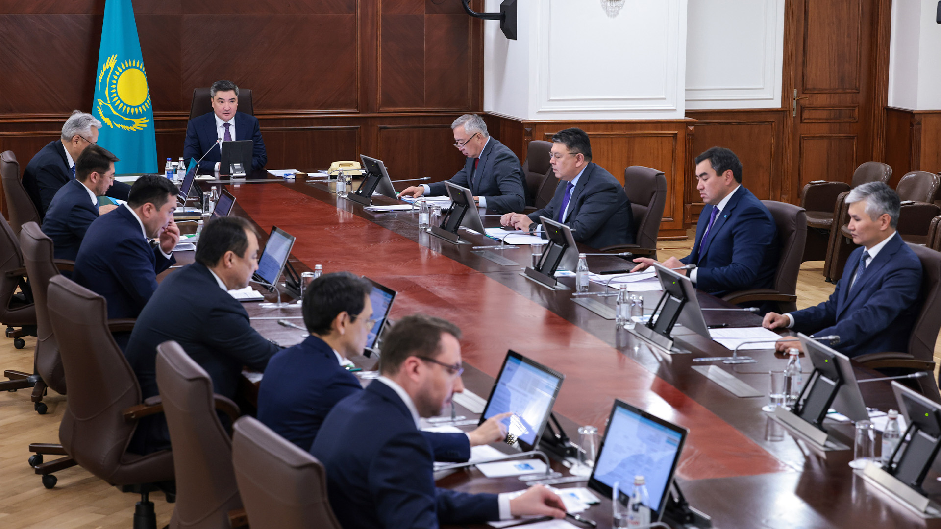 حالىق قاۋىپسىزدىگى – باستى نازاردا