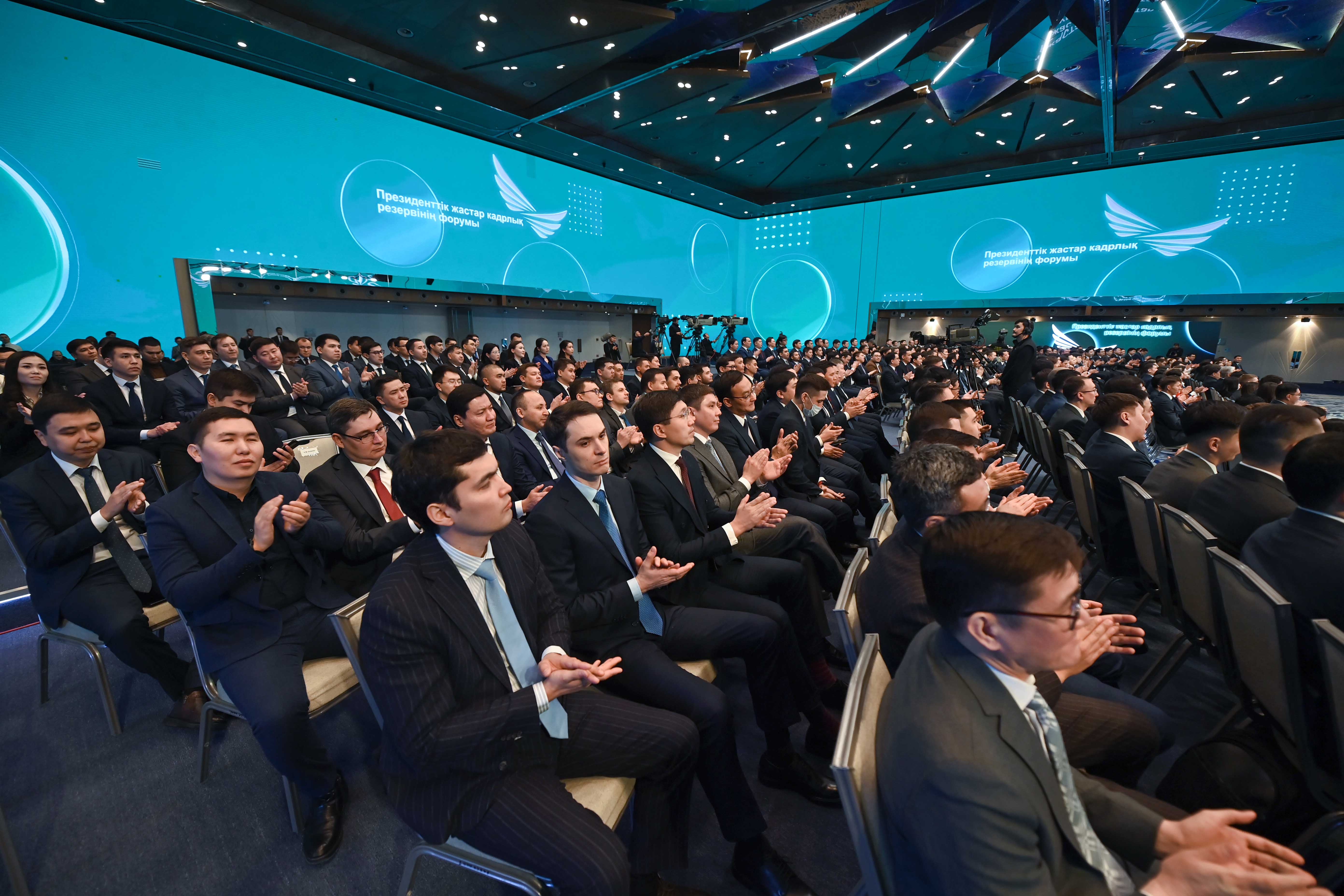 ادال ازامات – مەملەكەت تىرەگى