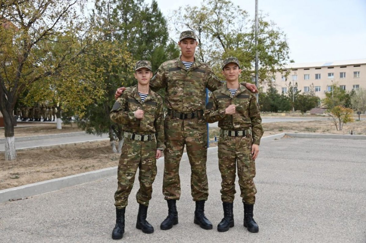 قازاقستانداعى ەڭ بويشاڭ سارباز تەڭىز جاياۋ اسكەرىندە قىزمەت ەتىپ ءجۇر