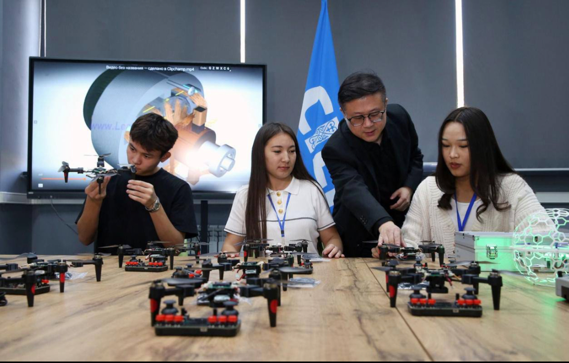 كوللەدجدە «ۇشقىشسىز ۇشۋ اپپاراتتارى» قۇزىرەتتىلىك ورتالىعى اشىلدى