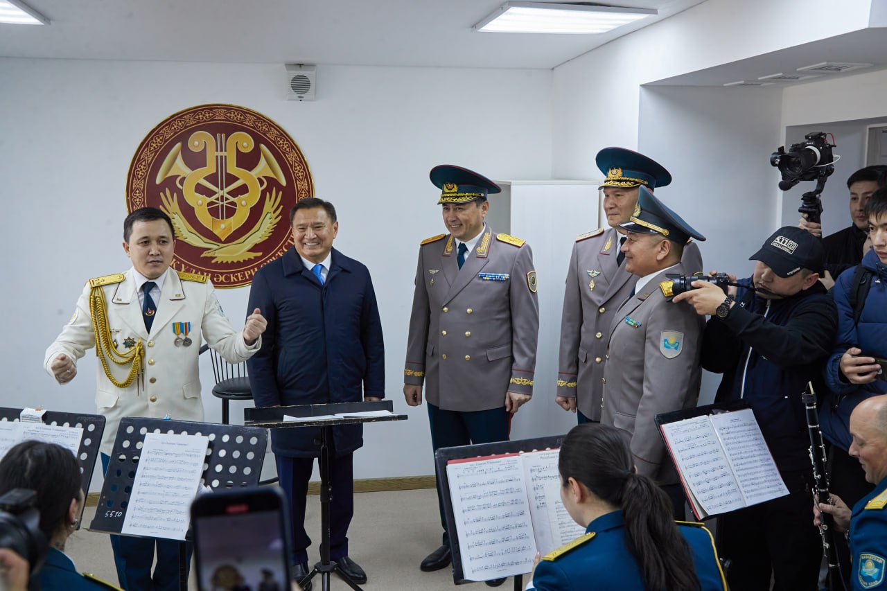 رەسپۋبليكا كۇنى قارساڭىندا ۇلتتىق ۇلاندا جاڭا كازارما اشىلدى