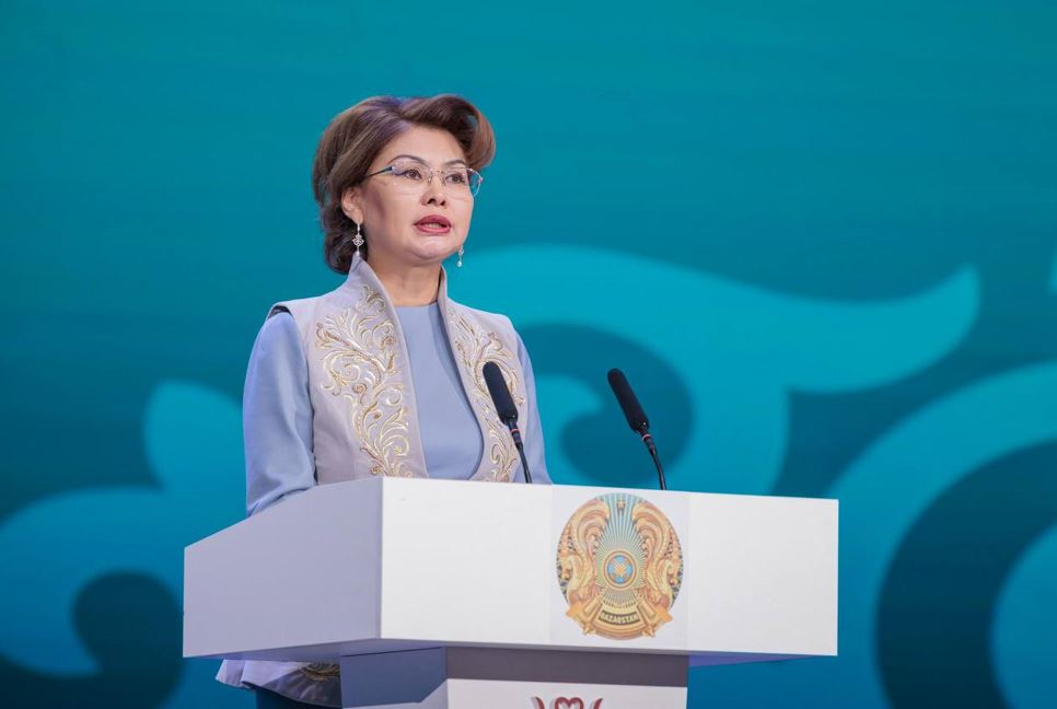 ايدا بالاەۆا سالا قىزمەتكەرلەرىنە مەملەكەتتىك ناگرادالار تابىستادى