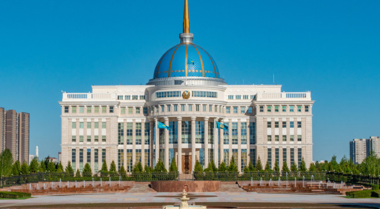 رەسپۋبليكا كۇنى قارساڭىندا پرەزيدەنت ەڭبەك اۋلەتتەرى مەن جۇمىسشىلاردى ماراپاتتادى