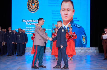 اڭساعان بالتابەكوۆ پوليتسەيلەردى رەسپۋبليكا كۇنىمەن قۇتتىقتادى