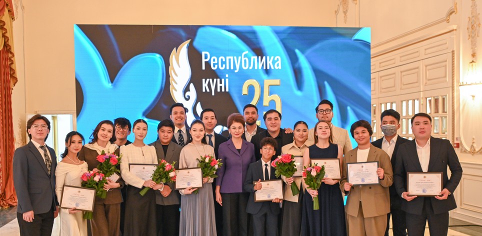 جاس ونەرپازداردىڭ لايىقتى ماراپاتى