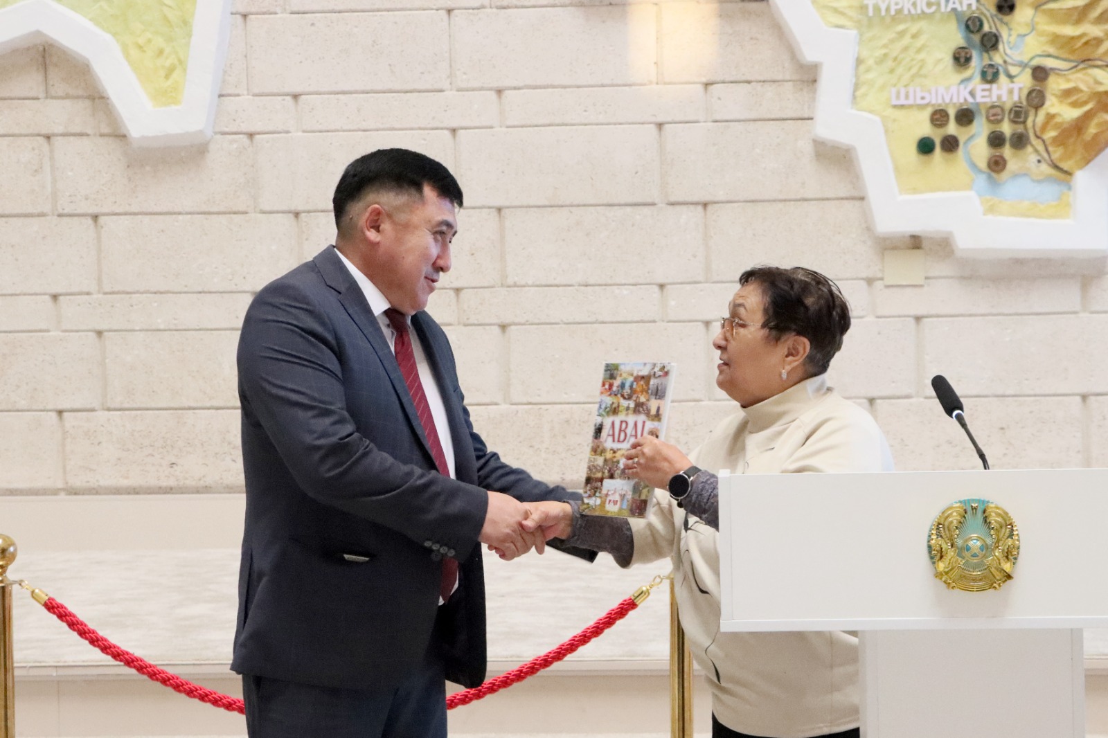 اباي مۇراسىنا ارنالعان كورمە اشىلدى