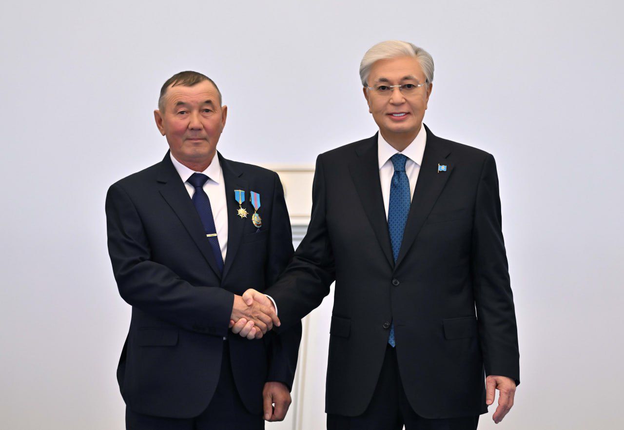 مۇرات قاراجۇمانوۆ, «مامبەتوۆ جانە ك» كس مەحانيزاتورى, قازاقستاننىڭ ەڭبەك ەرى