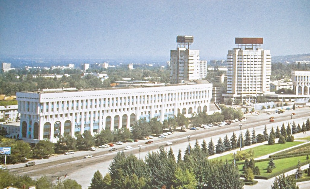 وتكەن كۇندە بەلگى بار