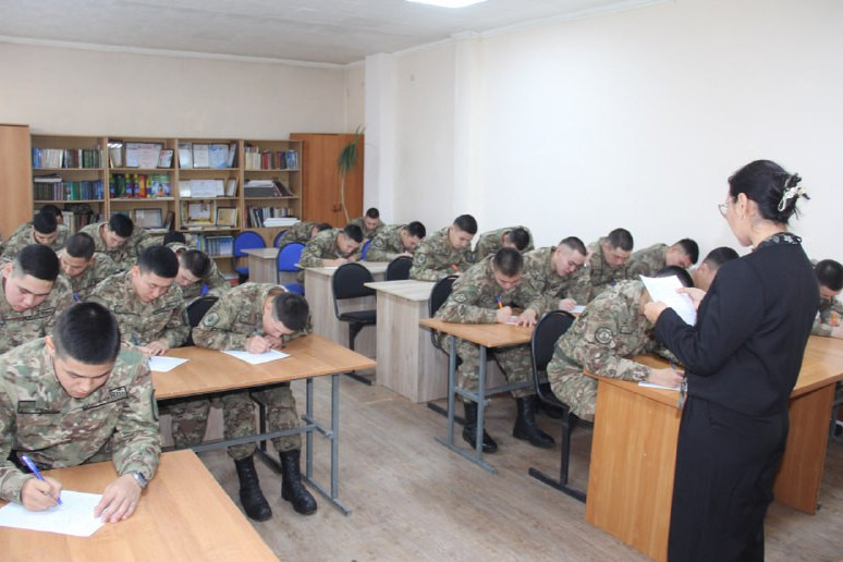 ۇلتتىق ۇلان ساربازدارى ديكتانت جازدى