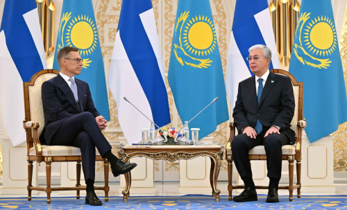 مەملەكەت باسشىسى فينليانديا پرەزيدەنتىمەن كەلىسسوز جۇرگىزدى