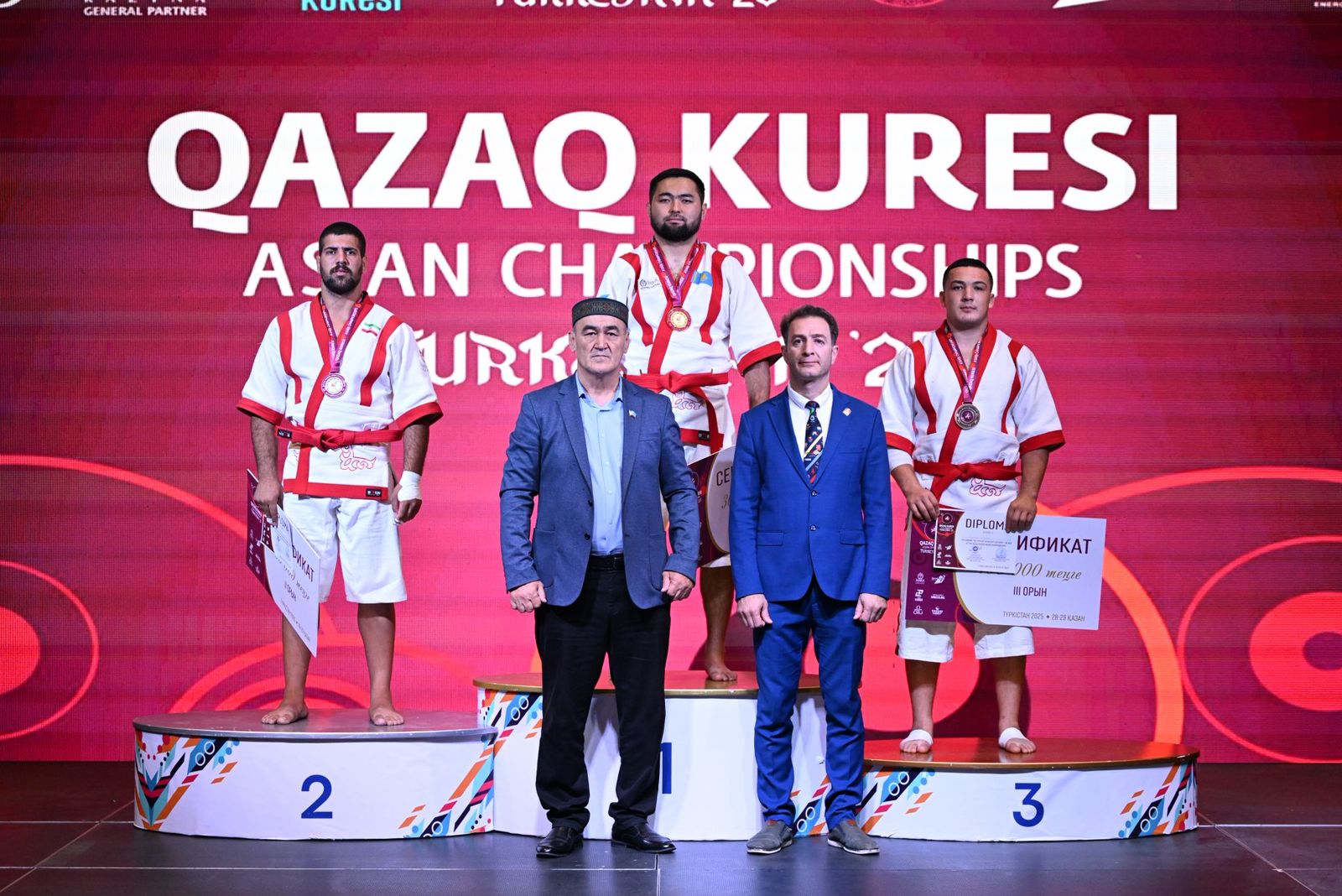 قازاق كۇرەسىنەن ازيا چەمپيوناتى ءوتىپ جاتىر