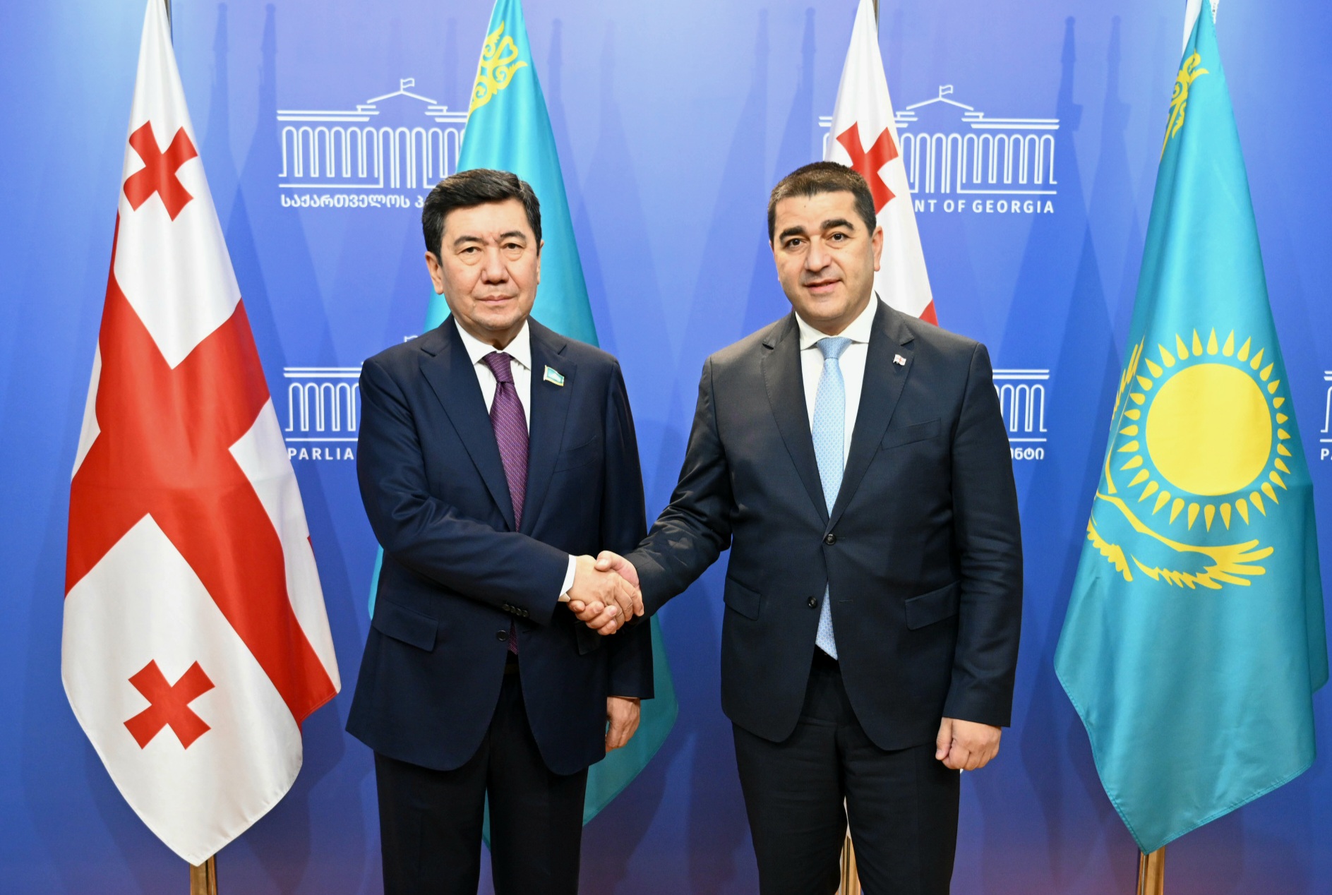 قوشانوۆ گرۋزيا دەپۋتاتتارىنا پرەزيدەنت رەفورمالارى تۋرالى ايتىپ بەردى