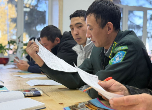 ورمانشىلار اعىلشىن ءتىلىن ۇيرەنىپ جاتىر