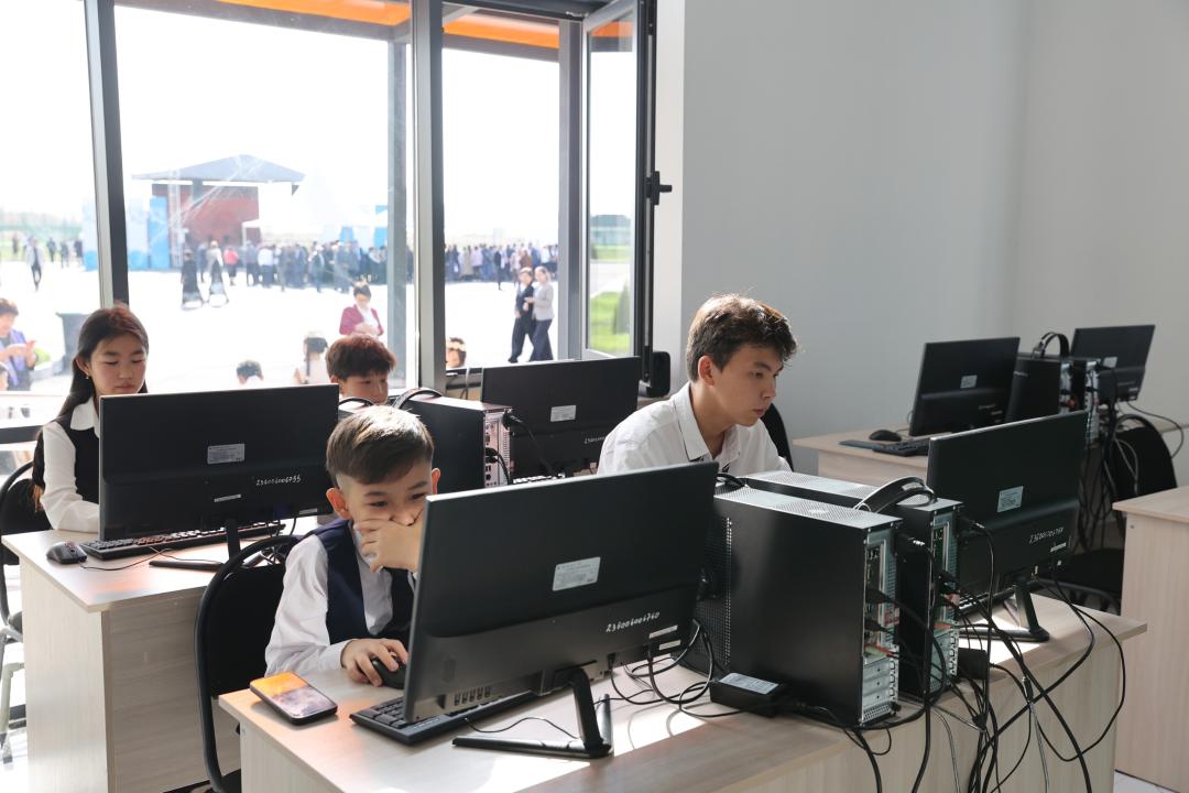 زاماناۋي كەشەن اشىلدى