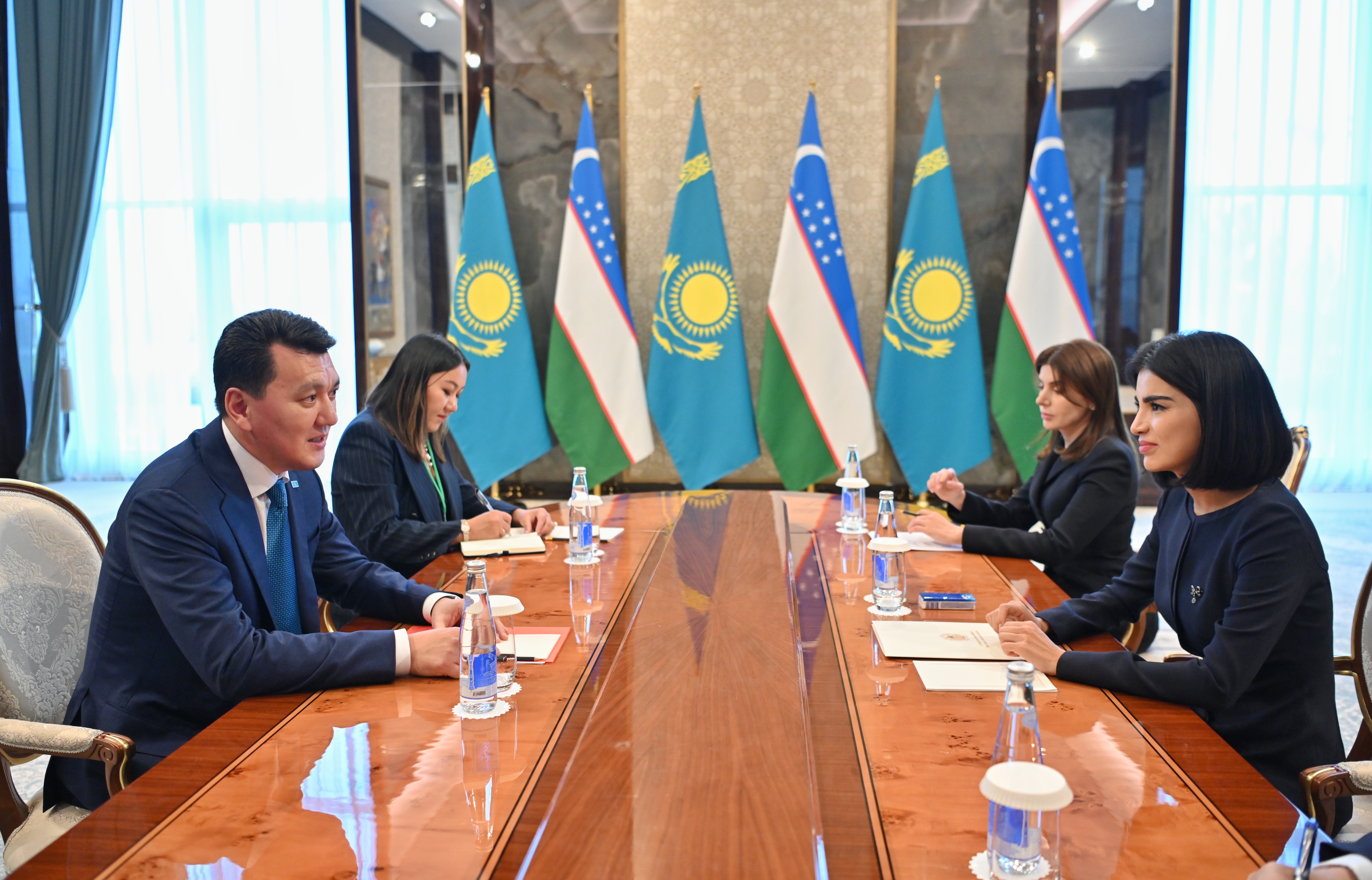 ەرلان قارين يۋنەسكو باس كونفەرەنتسياسىنىڭ سەسسياسى اياسىندا بىرقاتار كەزدەسۋ وتكىزدى