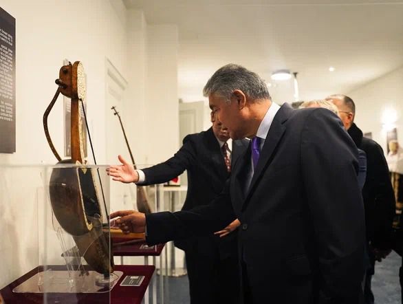 امستەردامدا الماتى مۋزەيىنىڭ كورمەسى اشىلدى