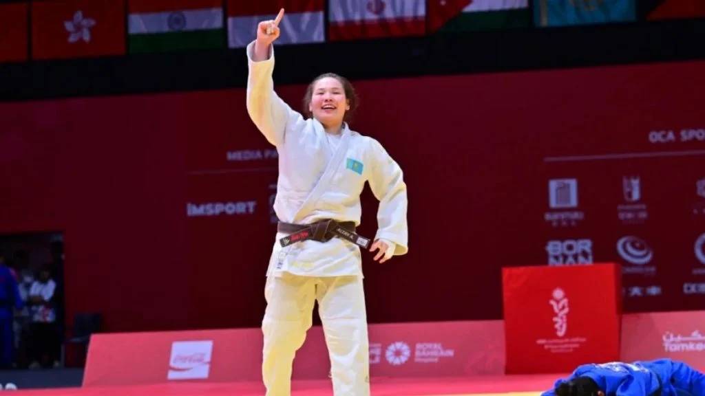 قازاق بالۋانى ازيا دوداسىندا توپ جاردى