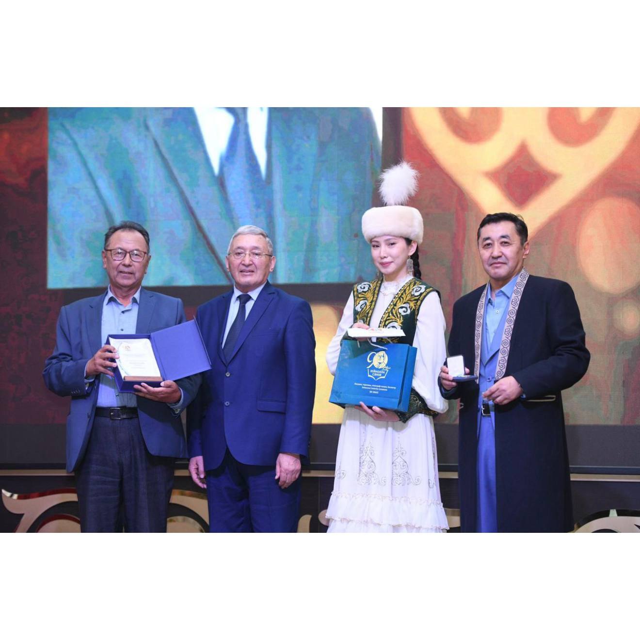 زەينوللا سانىك مەرەيتويىنا ارنالعان ادەبي-سازدى كەش ءوتتى