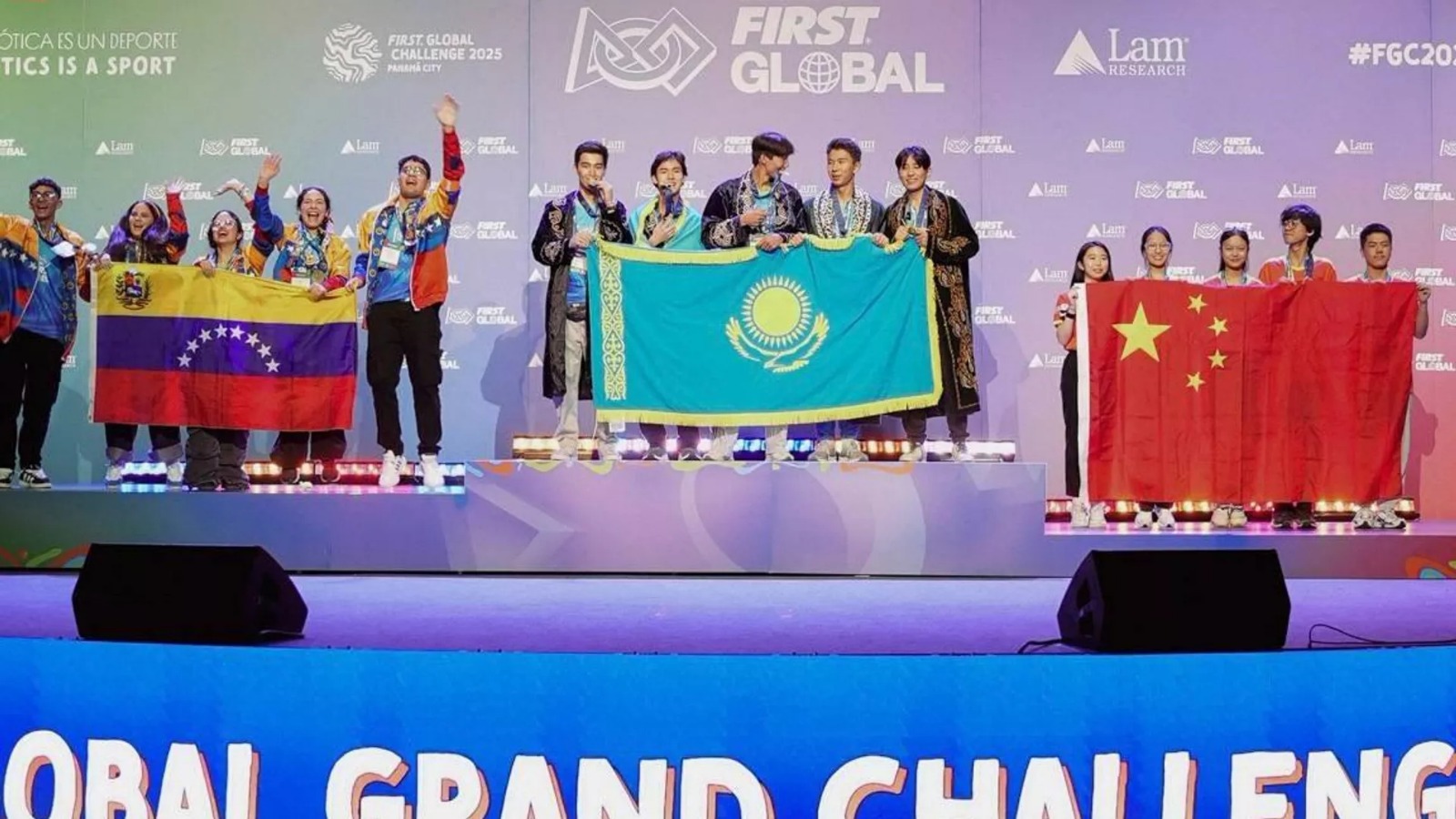 قازاقستان وقۋشىلارى پانامادا وتكەن روبوتوتەحنيكادان الەمنىڭ ءتورت دۇركىن چەمپيونى اتاندى