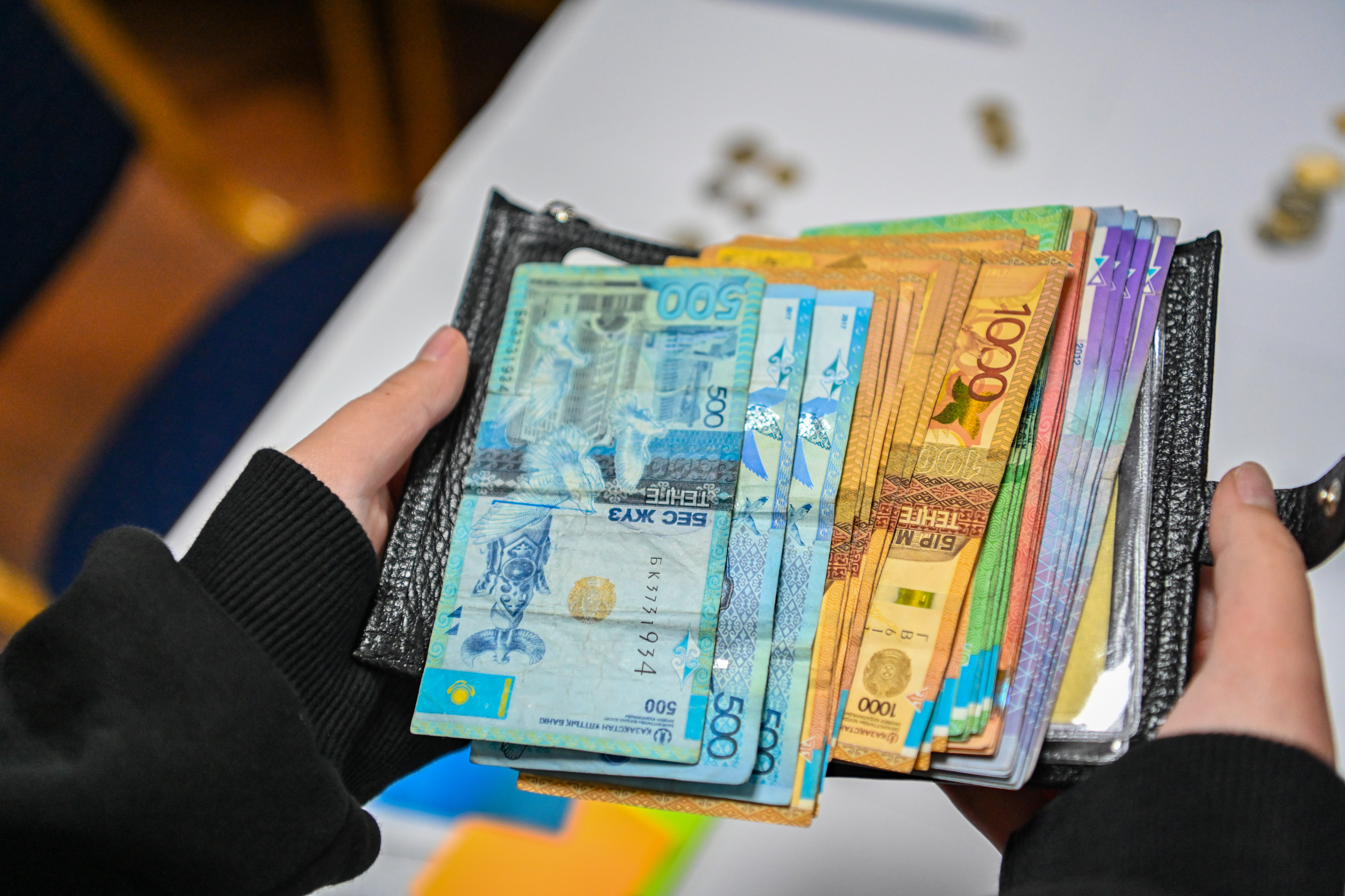 1 000 تەڭگەلىك بانكنوت: شىن اقشانى جالعان اقشادان قالاي اجىراتۋعا بولادى؟