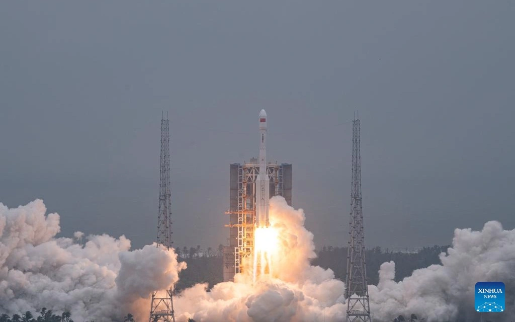 قىتاي جاڭا سپۋتنيگىن عارىشقا ۇشىردى