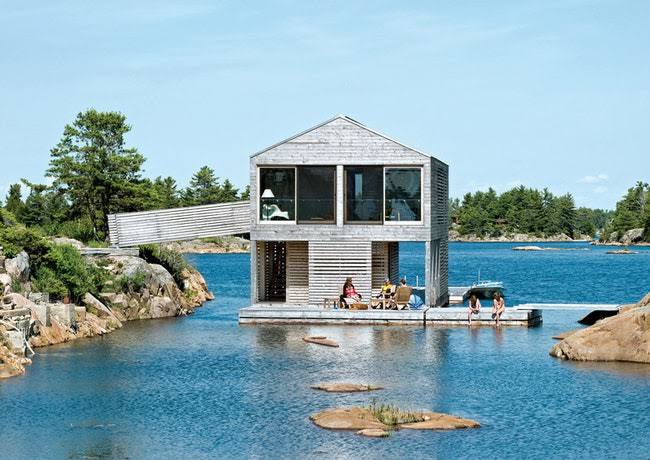 سۋ ۇستىنە سالىنعان ۇيلەر