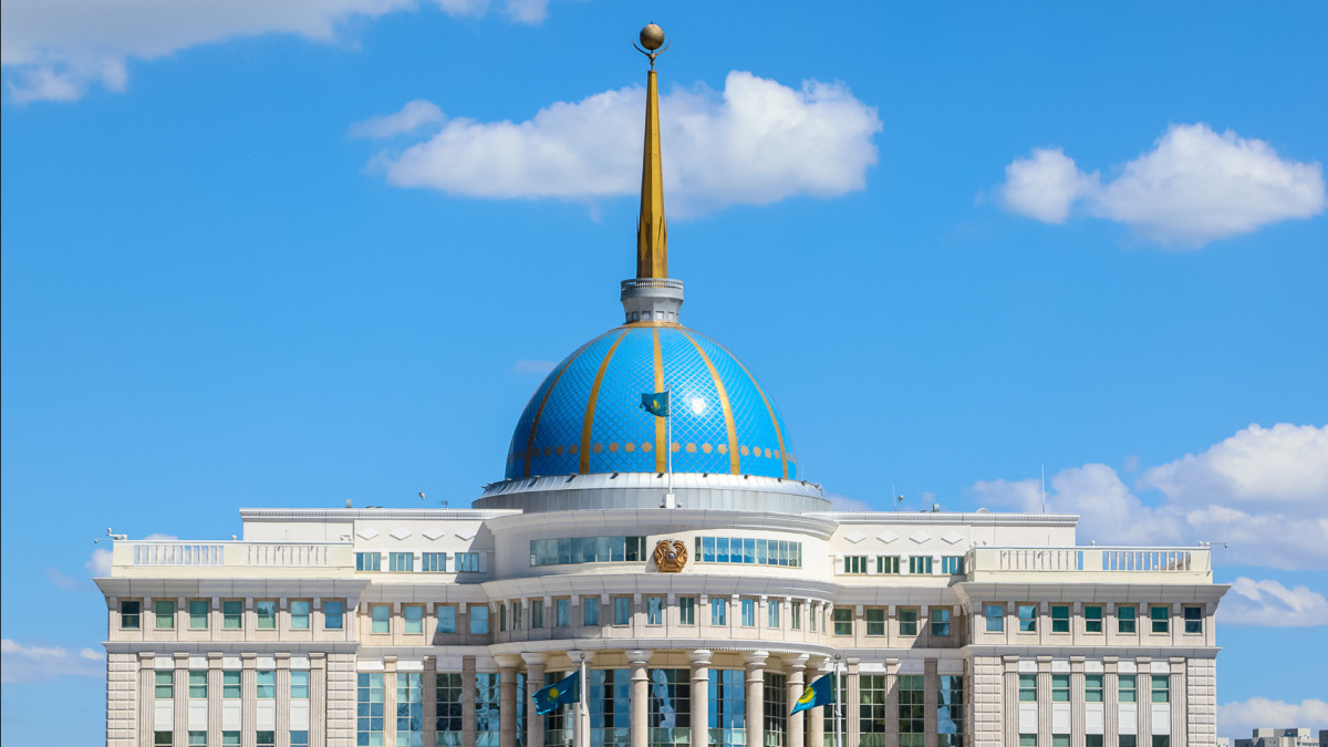 مەملەكەت باسشىسى فيليپپين پرەزيدەنتىنە كوڭىل ايتۋ جەدەلحاتىن جولدادى