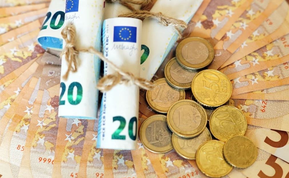 بۇگىن 1 دوللاردى قانشا تەڭگەگە ساتىپ الۋعا بولادى؟