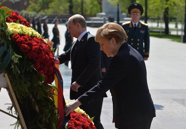 گەرمانيا كانتسلەرى انگەلا مەركەل رەسمي ساپارمەن رەسەيگە كەلدى