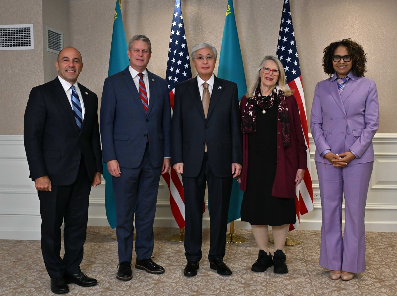 قاسىم-جومارت توقاەۆ امەريكالىق كونگرەسسمەندەردى قابىلدادى