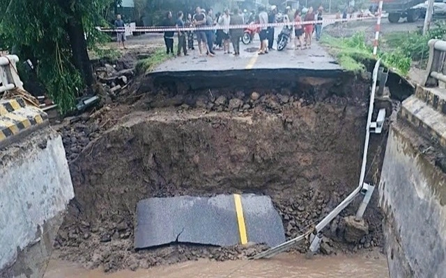 «كالماەگي» تايفۋنى ۆەتنامعا جەتتى, قازا تاپقاندار بار