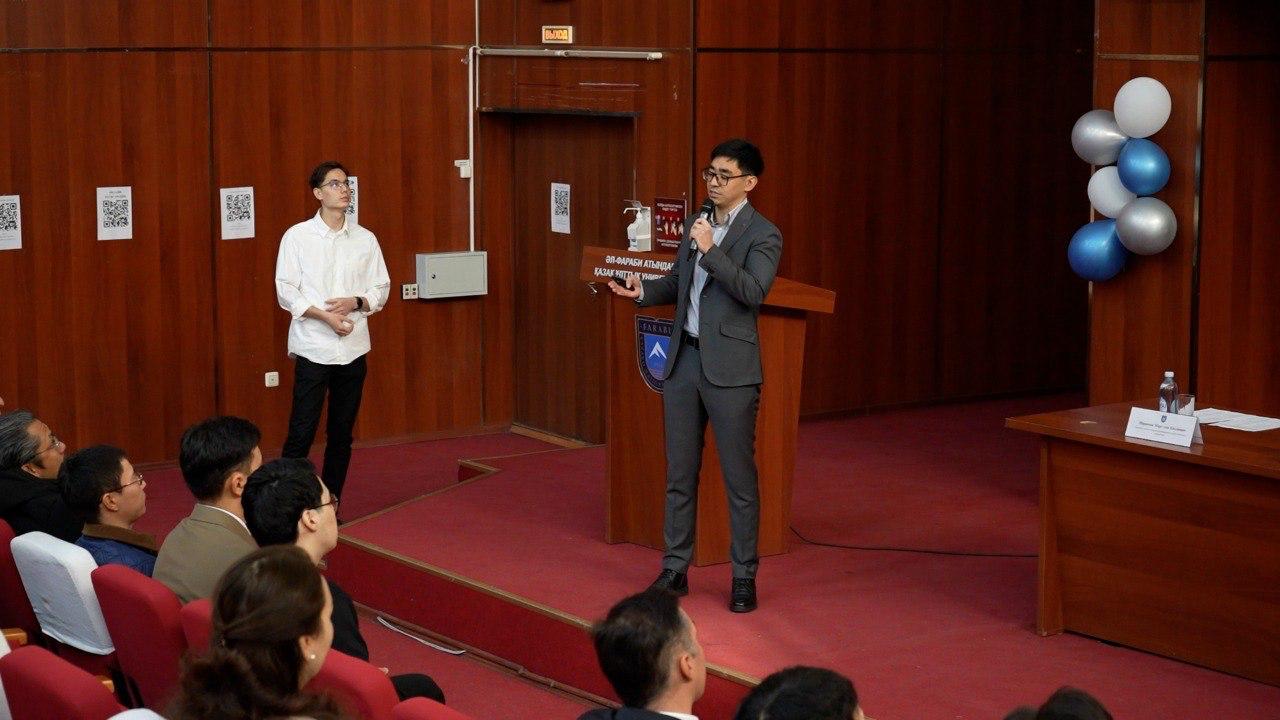 جاساندى ينتەللەكت: عالىمدار ءىرى تىلدىك مودەلدەردى قولدانىسقا ەنگىزەدى