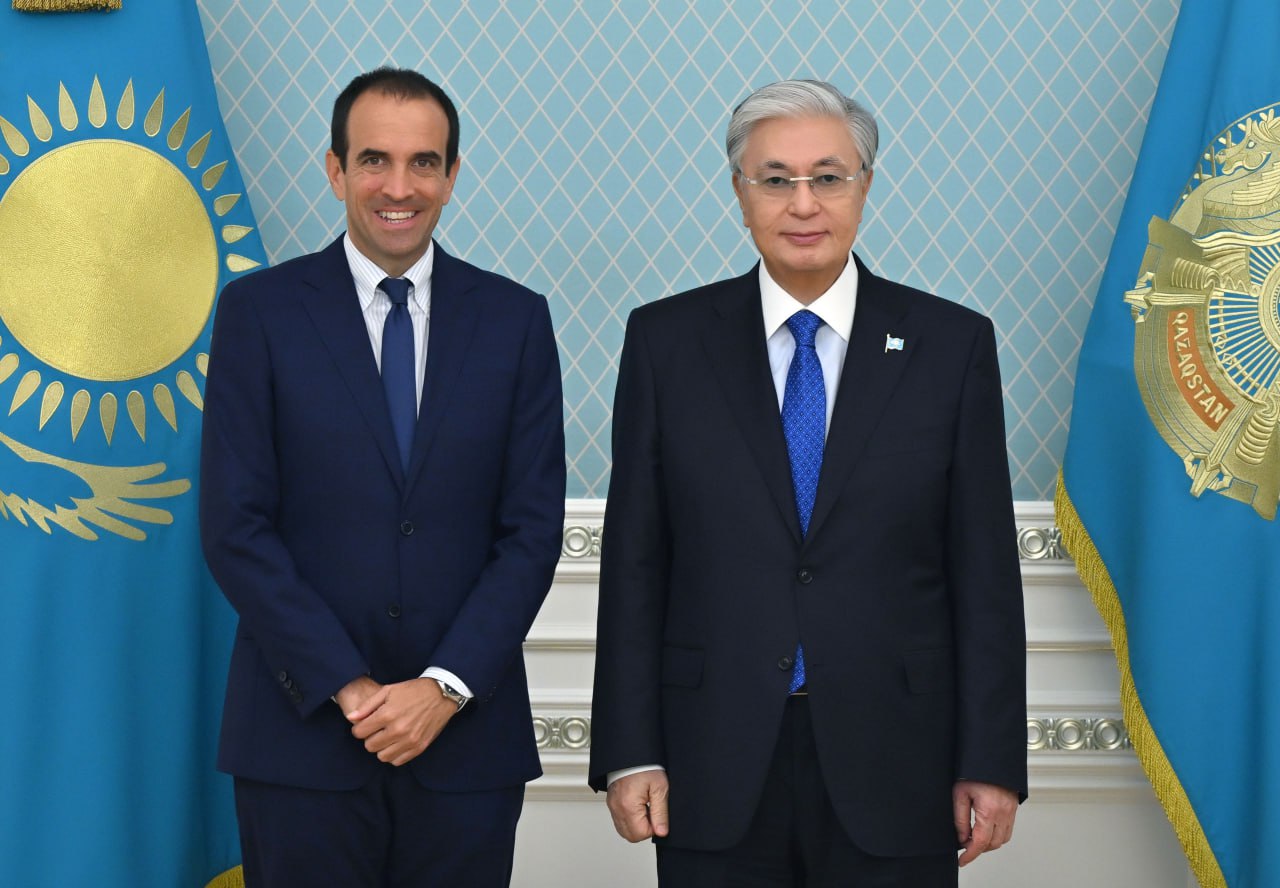 مەملەكەت باسشىسى لۋيدجي كاررارو مەن ناسسەر بەن گانيم ءال-حەلايفيدى قابىلدادى