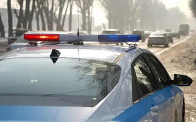 الماتىدا جول قوزعالىسىن رەتتەپ تۇرعان پوليتسەيدى كولىك قاعىپ كەتتى