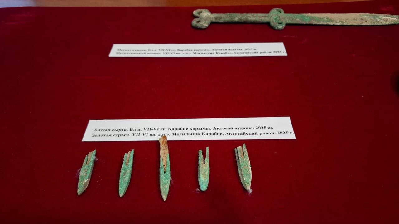 قاراعاندى وبلىسىندا ساق جاۋىنگەرى جەرلەنگەن قابىر تابىلدى