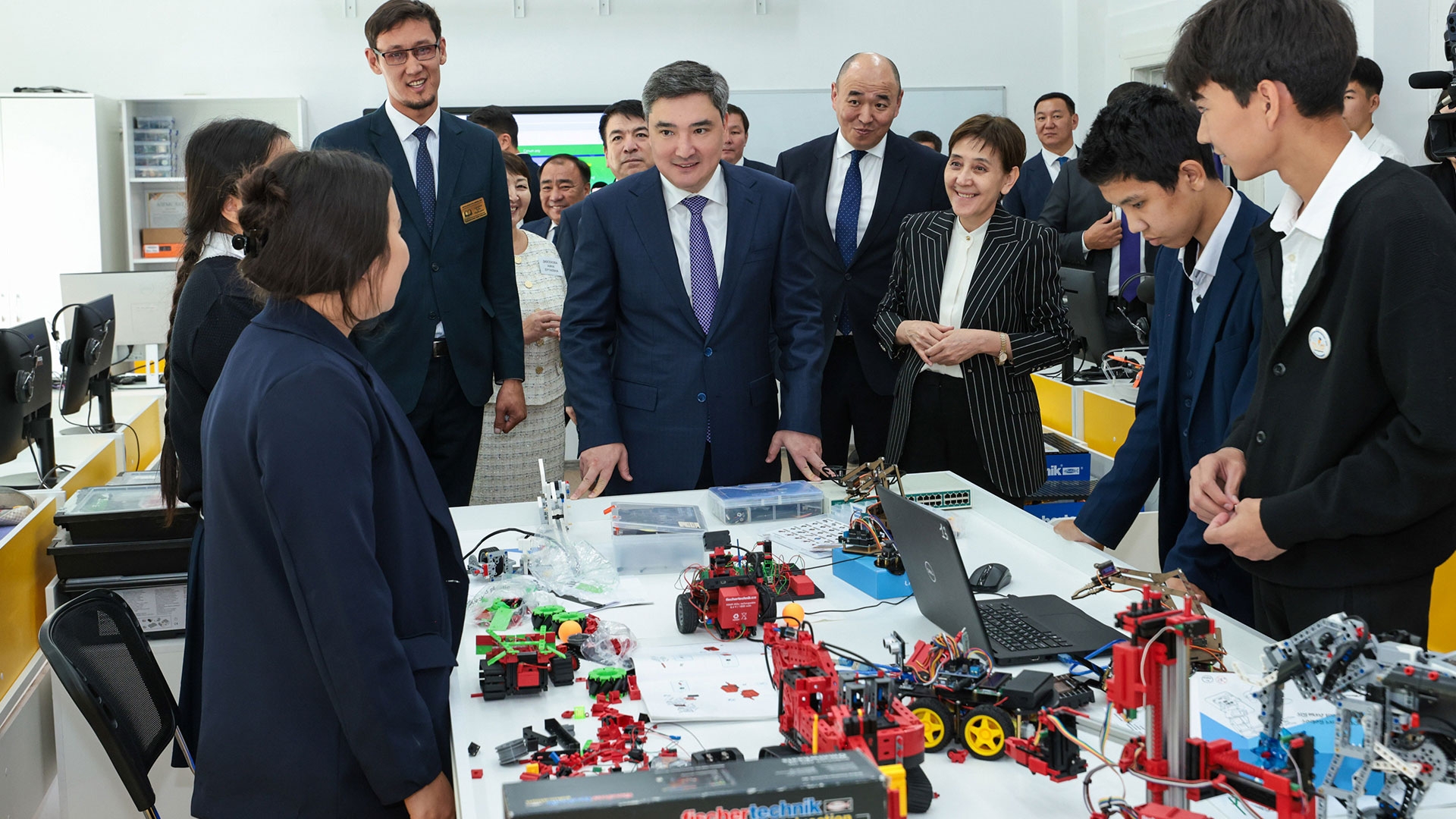 قازاقستان الەمنىڭ ۇزدىك 100 ءبىلىم بەرۋ يننوۆاتسياسىنىڭ قاتارىنا ەندى