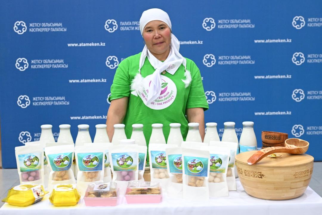 «ءبىر اۋىل - ءبىر ءونىم»: جەتىسۋلىق تۇرعىن ساۋمالدان بالمۇزداق وندىرە باستادى