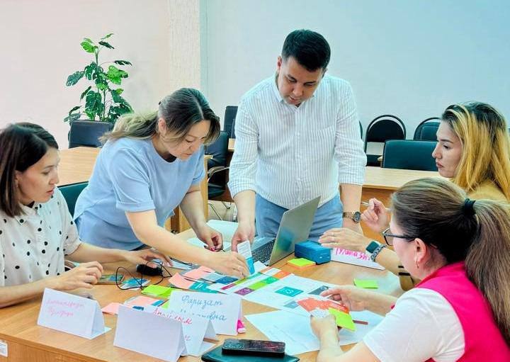 بيىل كوللەدجدەردىڭ قانشا قىزمەتكەرى كۋرستاردان ءوتتى؟