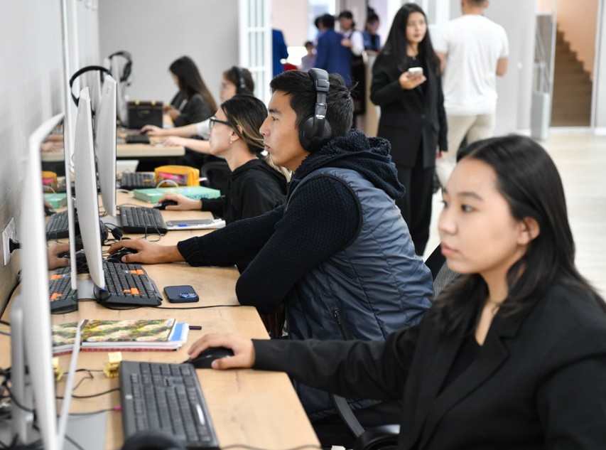 ادال ازامات – ادىلەتتى قوعامنىڭ ايناسى