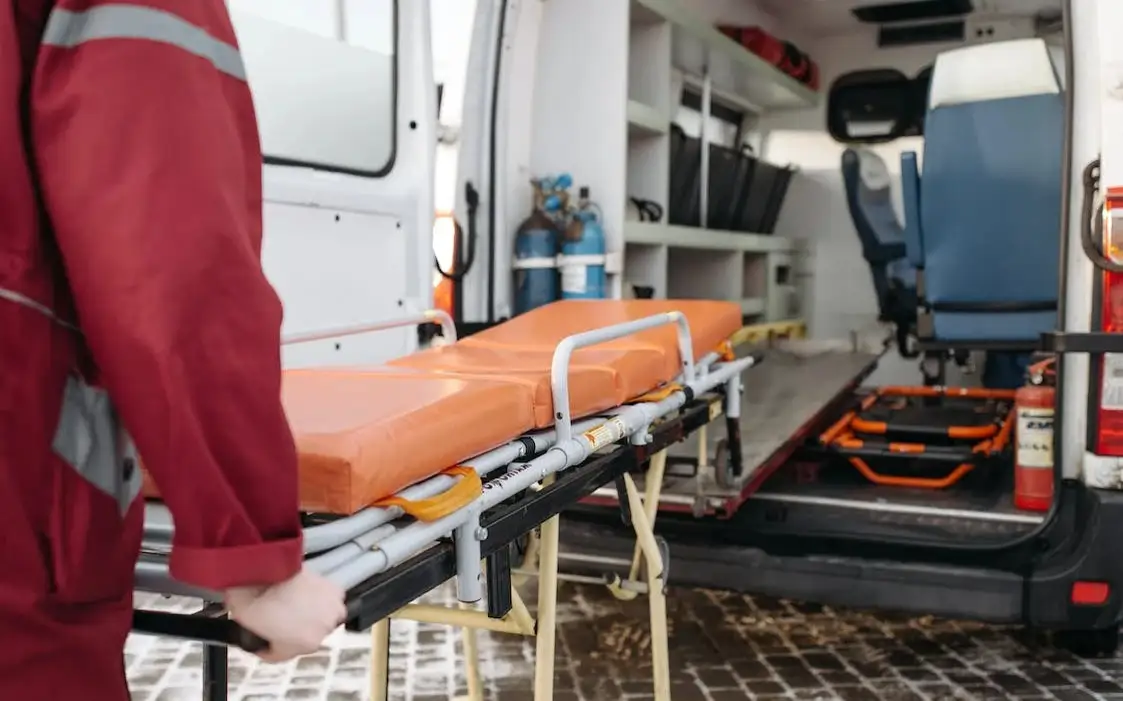 پاۆلودار وبلىسىندا زاۋىت جۇمىسشىسى كۇيىپ قالعان