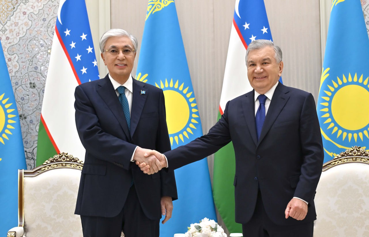 مەملەكەتتەر باسشىلارى «تاشكەنت-حۋمو» اۋەجايىندا اڭگىمەلەستى