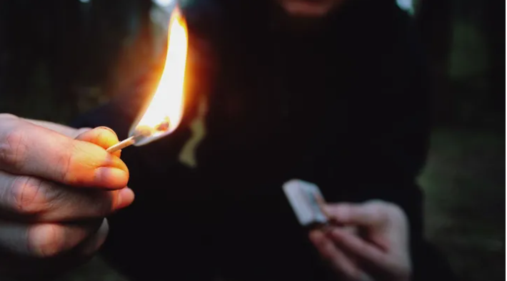 مەملەكەتتىك تۋدى ورتەگەن 12 ادام قاماۋعا الىندى