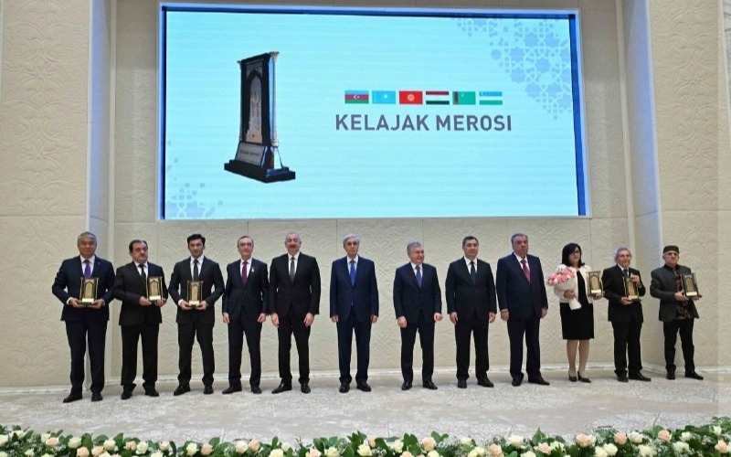 قاسىم-جومارت توقاەۆ «كەلەشەك مۇراسى» حالىقارالىق سىيلىعىن تاپسىرۋ راسىمىنە قاتىستى