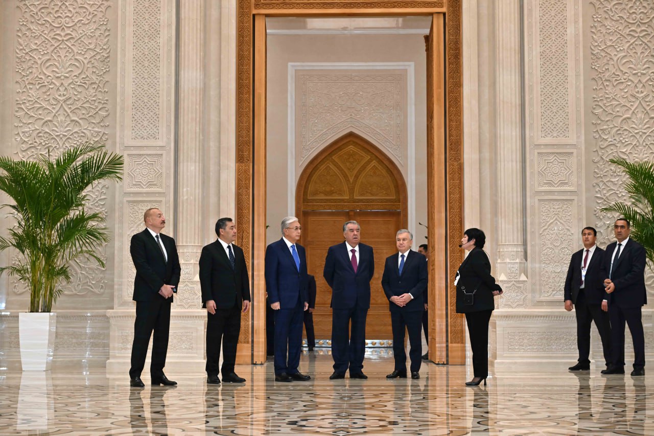 ورتالىق ازيا جانە ازەربايجان مەملەكەتتەرىنىڭ باسشىلارى يسلام وركەنيەتى ورتالىعىنا باردى