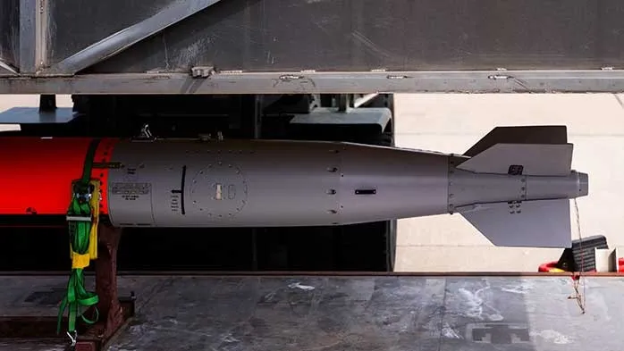 اقش B61-12 يادرولىق بومباسىن قۋاتسىز نۇسقادا سىناقتان وتكىزدى